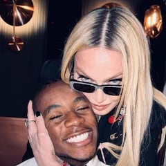 La delicada situación del hijo de Madonna: busca comida en la basura y da clases de guitarra para subsistir