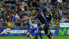 Helder Postiga pidió penalti por agarrón de Essien en el 59'