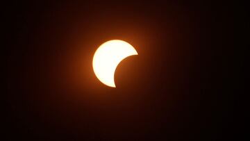 Este 8 de abril tendrá lugar un eclipse solar que podrá verse desde Texas. Te explicamos cómo conseguir gafas gratis para observarlo.