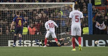 Jasper Cillessen realizó una gran intervención para detener el penalti a Ever Banega