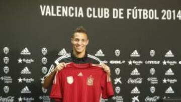 Rodrigo posa con la camiseta de la Selección.