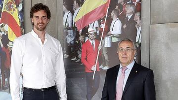 Pau Gasol, junto a Alejandro Blanco.