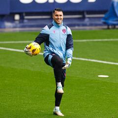 Andrés Fernández amplía su contrato con el Levante