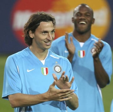 Zlatan Ibrahimovic y Óscar David Suazo en un entrenamiento con el Inter de Milán.