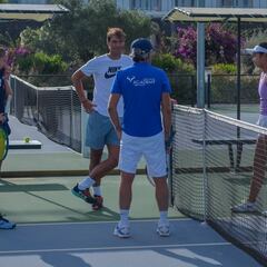 Y mientras... Nadal visita los entrenamientos de la Academia