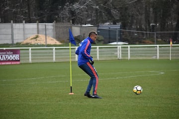 La baja temperatura acompañó la práctica. El partido será este viernes.