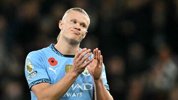 Manchester City's Norwegian striker #09 Erling Haaland applauds the fans following the English Premier League football match between Bournemouth and Manchester City at the Vitality Stadium in Bournemouth, southern England on November 2, 2024. (Photo by JUSTIN TALLIS / AFP) / RESTRICTED TO EDITORIAL USE. No use with unauthorized audio, video, data, fixture lists, club/league logos or 'live' services. Online in-match use limited to 120 images. An additional 40 images may be used in extra time. No video emulation. Social media in-match use limited to 120 images. An additional 40 images may be used in extra time. No use in betting publications, games or single club/league/player publications. /