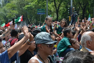 Las imágenes del Ángel de la Independencia en el festejo por el pase a octavos