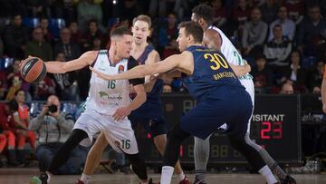 El Palau estalla ante un Barça que se hunde ante Unicaja