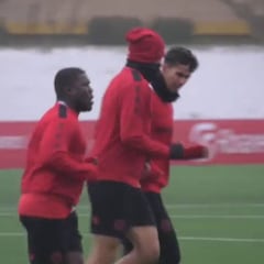 Imposible que no llame la atención: el físico de Drenthe en su primer entrenamiento