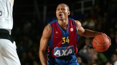 Un escolta nacido en Compton y que se coló en la NBA por el puesto 60 del draft de 2005. Después de una temporada en los Pistons, tuvo un buen paso por el Olympiacos y en el verano de 2007 muchos grandes de Europa pujaron por él. Se lo llevó el Barça, que buscaba un nuevo referente interior porque Juan Carlos Navarro se acababa de ir a la NBA. Acker llegó con esa presión… y con un problema de rodilla que puso en jaque su fichaje y retrasó su debut. Tuvo momentos brillantes, pero su rendimiento fue irregular: 7,8 puntos con un 45% en triples. En la final de la ACB, el Barça se llevó un 3-0 del Baskonia, Acker sumó solo 10 puntos entre los tres partidos y el equipo azulgrana no ejecutó la opción de segunda temporada de la que disponía. Además, Navarro decidió regresar después de un único año en EE UU.