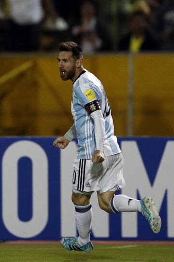 1-2. Messi celebró el segundo gol.