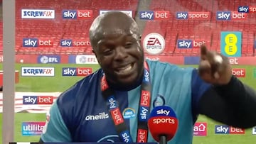 Para muchos ya es la mejor entrevista postpartido de siempre: el 'gigante' Akinfewa justo después de ascender