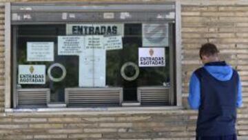 El Real Zaragoza ha tenido que poner al mediodía el cartel de 'entradas agotadas' en las taquillas de La Romareda.