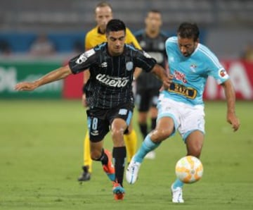 Racing le gana 2-0 sobre el final a Sporting en Lima