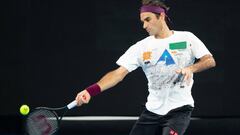 Roger Federer, durante un entrenamiento previo al Open de Australia.