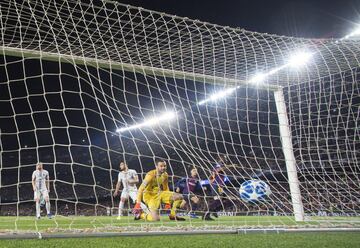 1-0. Rafinha marc¨® le primer gol.