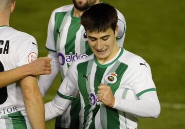 Pablo Torre celebra un gol con el Racing