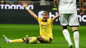 Santiago Giménez, 134 días y contando sin gol en Serie A