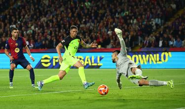El portero del Mallorca  durante el partido contra el Barcelona.