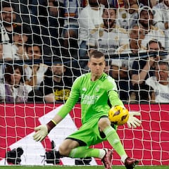 Lunin y su buena racha enfrentando al Barcelona