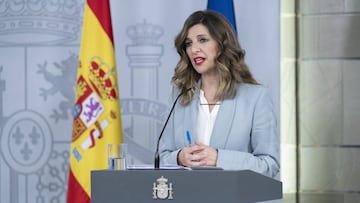 Pla mitjà de la ministra de Treball, Yolanda Díaz, en roda de premsa a Moncloa el 27 de març del 2020 (horitzontal)