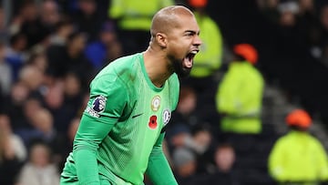 Robert Sánchez, portero del Chelsea, durante el partido ante el Tottenham.