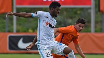 Panameño que arrancó en su país con el Chorrillo. 