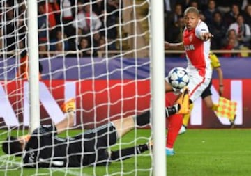 Monaco 0-2 Juventus: Champions League semi-final in images