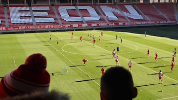 LEON, 30/12/25 Entrenamiento de Cultural y Deportiva Leonesa , hoy en el estadio Reino de León,donde acudieron alrededor de 2000 aficionados