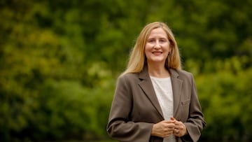 Luz Gabás, ganadora del Planeta, vuelve con ‘Corazón de oro’