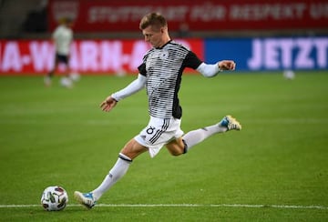 Toni Kroos warms up prior to the UEFA Nations League group stage match between Germany and Spain at Mercedes-Benz Arena on 3 September.