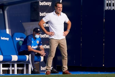 El entrenador español ha vuelto al banquillo del Valencia tras la salida de Gattuso. Es su octava etapa al frente del equipo en situaciones difíciles. 