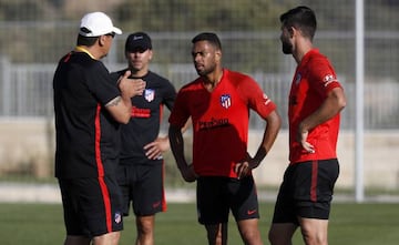 Simeone y el Mono Burgos están muy encima de Lodi y Felipe.