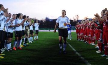 Birgit Prinz es una de la mejores futbolista alemanas de la historia, jugó casi toda su carrera en el Fráncfort del Meno y una temporada en la liga EEUU. Con 16 años debutó con la seleccion de Alemania. Cuenta con un amplio palmarés en el que destaca dos campeonatos del mundo en 2003 y 2007, y 5 veces Campeona Europea en 1995, 1997, 2001, 2005 y 2009 