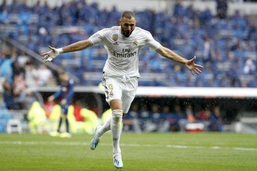 Real Madrid: Benzema closing on Puskas in scoring stakes