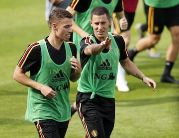 Thorgan, izquierda, y Eden, derecha, en un entrenamiento con la selección de Bélgica en 2019.