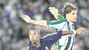 <b>GALÁCTICO. </b>Robinho lo intentó todo ante el Betis y está muy satisfecho con su gol.