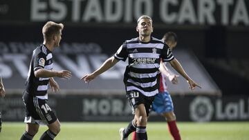 04/10/50 PARTIDO SEGUNDA DIVISION
 CARTAGENA - LUGO 
 celebracion gol Alex Gallar ALEGRIA