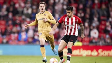 Yuri Berchiche of Athletic Club competes for the ball with Jorge de Frutos of UD Levante during the Spanish league match of La Liga between, Athletic Club and UD Levante at San Mames on 7 of 3, 2022 in Bilbao, Spain.
AFP7
07/03/2022 ONLY FOR USE IN SPA