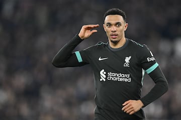 Trent Alexander-Arnold, jugador del Liverpool, celebra su gol anotado ante el West Ham.