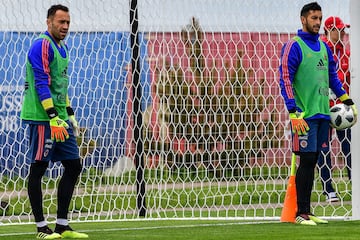 La Selección Colombia realizó su primer entrenamiento abierto al público en el estadio Sviyaga en Rusia, preparando el debut mundialista del 19 de junio ante Japón en Saransk. James y Barrios, los ausentes.