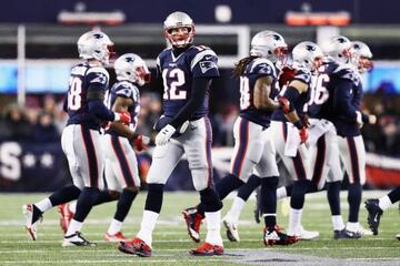 Tom Brady que había empezado el partido muy bien, se fue apagando. La defensa le llegaba con cierta asiduidad, especialmente por el medio. Los Patriots no estaban siendo capaces de doblegar a la defensa visitante.