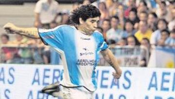 <b>SE ESTRENÓ. </b>Maradona abrió el marcador, ordenó los cambios, le echó al árbitro una bronca impresionante...sencillamente Maradona. Además, Donato jugó con España.