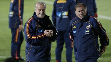 Toni Grande junto a Del Bosque en uno de los entrenamientos de España en Sudáfrica.
