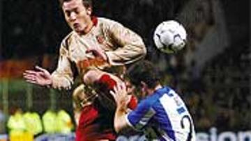 <b>VALOR SEGURO</B>. Cyril Rool juega en el Lens, donde ha acreditado buenas referencias.