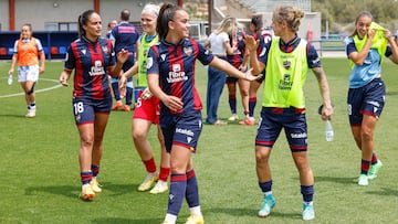 Daniela Arques, futbolista del Levante, al finalizar un partido de Liga F.