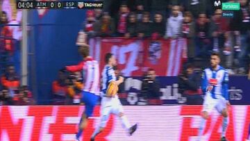 El Atlético reclamó un penalti por mano de Javi Fuego
