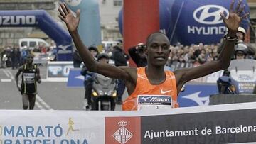 Jakcson Kobut en su victoria y récord de la carrera en el Maratón de Barcelona 2010.