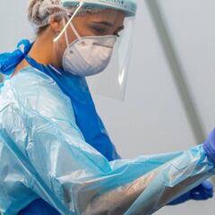 Los anticuerpos que protegen contra la COVID-19 duran como mínimo siete meses